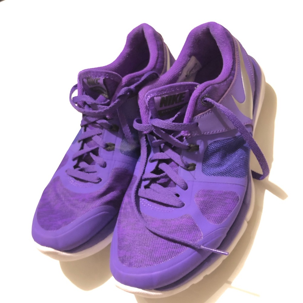 Nike women’s sz 7.5 purple running shoe